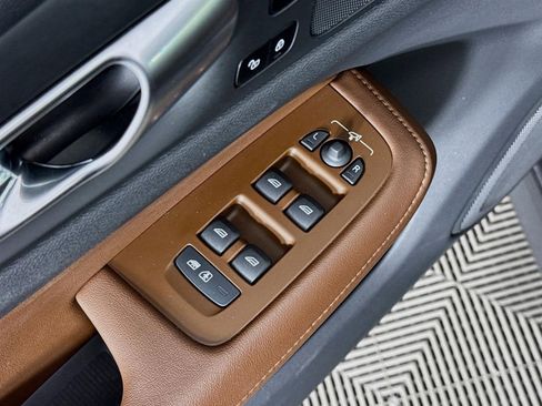 Used 2025 Volvo V60 B5 Cross Country Plus image 21