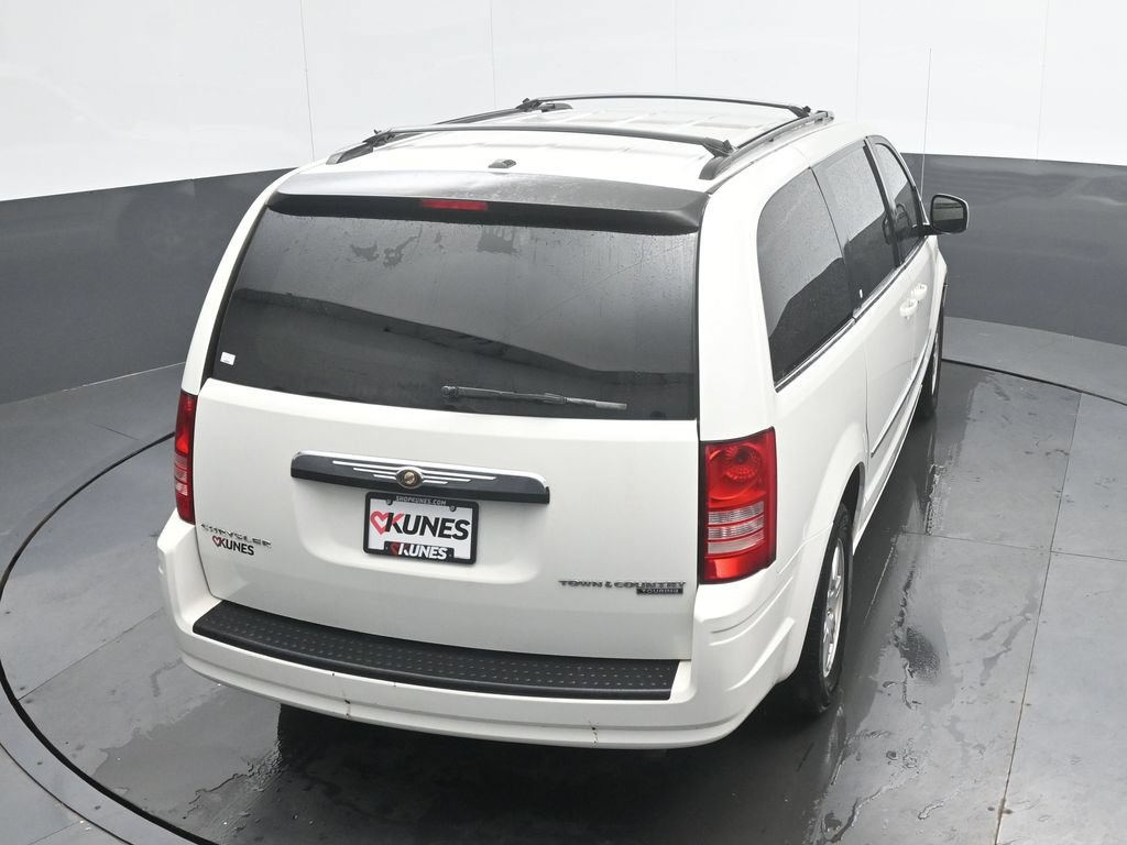Used 2010 Chrysler Town & Country Touring FWD image 26