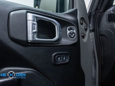 Used 2021 Jeep Gladiator Rubicon image 12