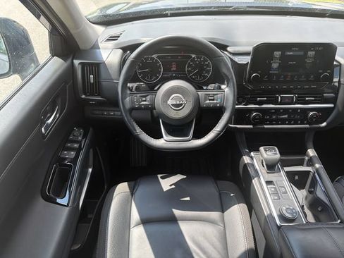 Used 2025 Nissan Pathfinder SL AWD/4WD image 31