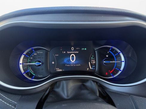 Used 2022 Chrysler Pacifica Touring-L image 17