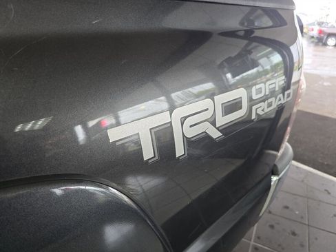 Used 2015 Toyota Tacoma 4x4 Double Cab w/ TRD Off-Road Package image 27