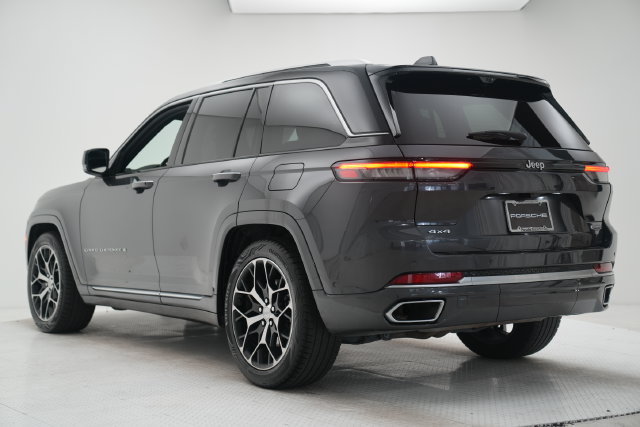 Used 2023 Jeep Grand Cherokee Summit AWD/4WD image 16