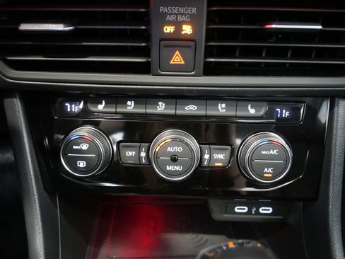 Used 2024 Volkswagen Jetta SEL FWD image 23