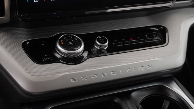 Used 2025 Ford Expedition Active AWD/4WD image 27