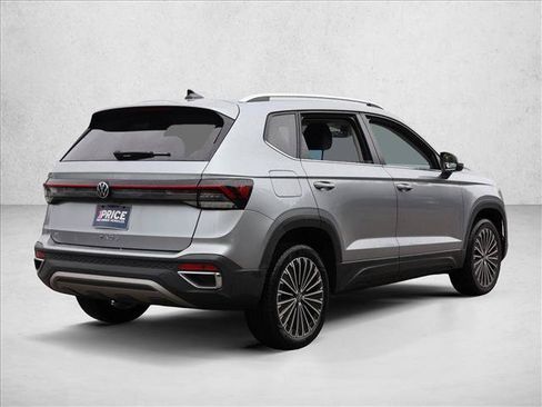 Used 2025 Volkswagen Taos SE FWD image 5