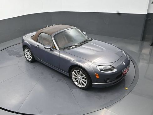 Used 2006 MAZDA MX-5 Miata Grand Touring w/ Premium Pkg RWD image 19