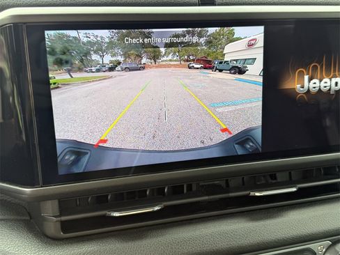 Used 2024 Jeep Gladiator Sport image 26