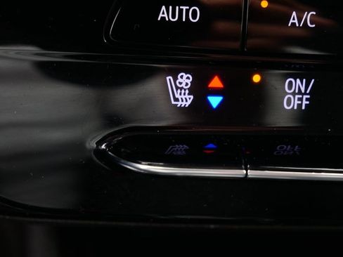 Used 2022 Chevrolet Bolt EUV Premier w/ Super Cruise Package FWD image 28