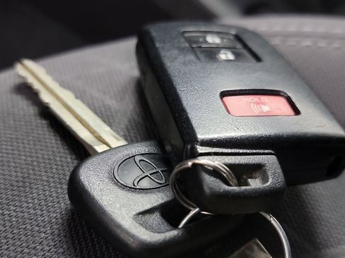 Used 2016 Toyota Tacoma TRD Sport w/ Towing Package image 31