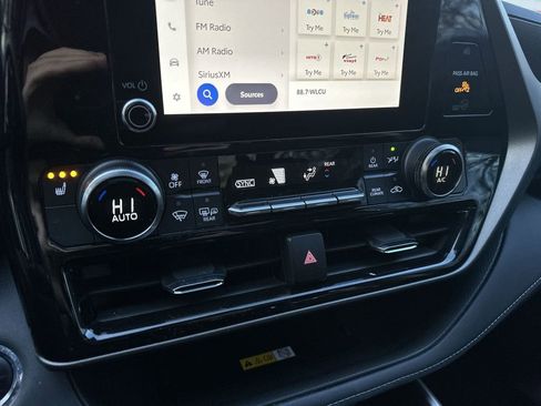 Used 2023 Toyota Highlander XLE image 18