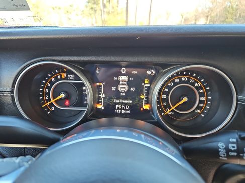 Used 2018 Jeep Wrangler Unlimited Sahara image 23