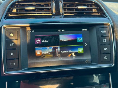 Used 2017 Jaguar XE Prestige image 25