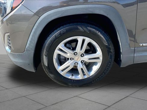 Used 2019 GMC Terrain SLE w/ Driver Convenience Package FWD image 11