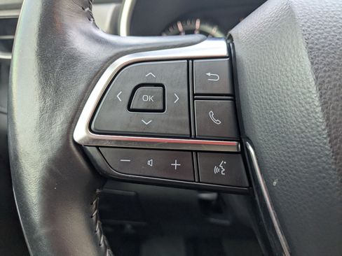 Used 2021 Toyota Highlander XLE AWD/4WD image 19