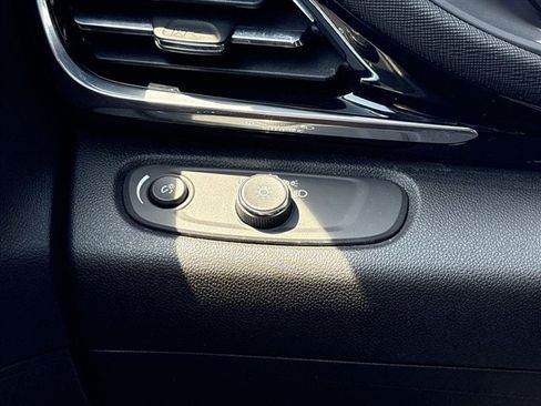 Certified 2024 Buick Envista Sport Touring w/ Convenience I Package FWD image 17
