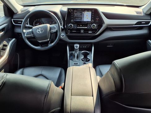Used 2020 Toyota Highlander XLE image 11
