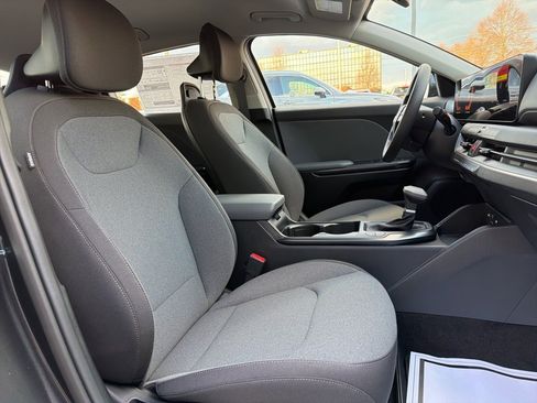 New 2025 Kia K4 LXS image 14