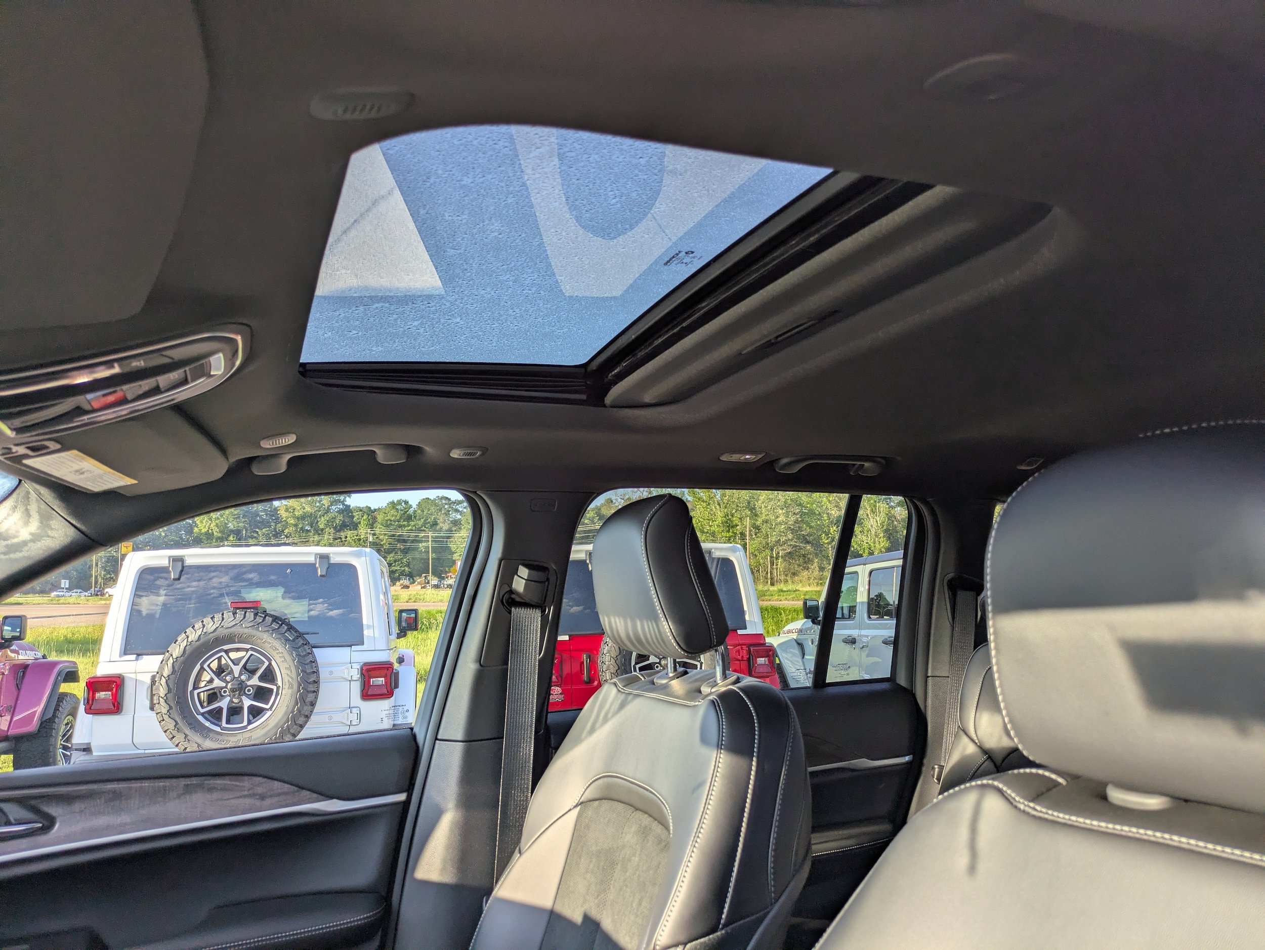 New 2027 Jeep Grand Cherokee Altitude RWD image 6
