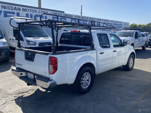 Used 2018 Nissan Frontier SV image 8