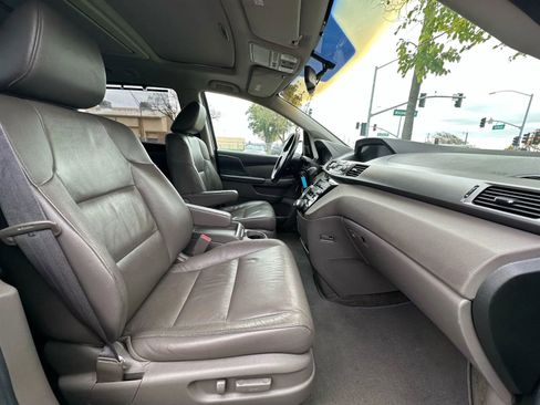Used 2012 Honda Odyssey Touring Elite image 9