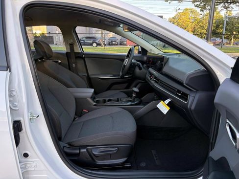Used 2025 Kia K4 FWD image 23