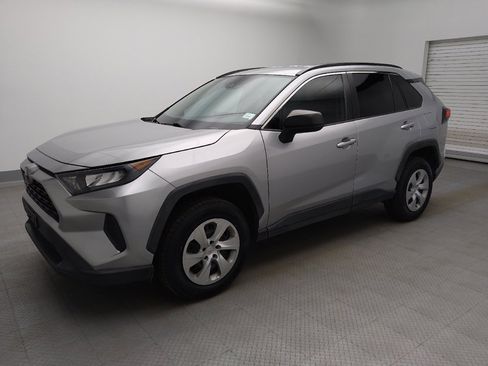Used 2021 Toyota RAV4 LE FWD image 2