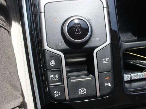 Used 2023 Kia Sorento SX Prestige image 12