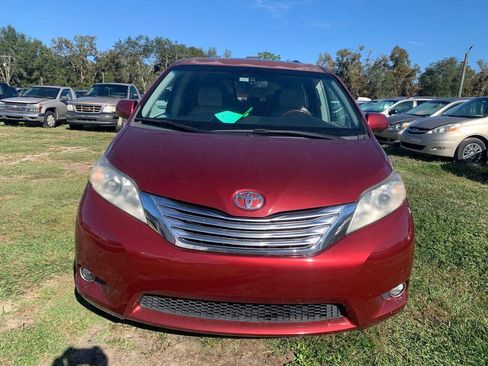Used 2011 Toyota Sienna Limited w/ LTD Navigation Pkg FWD image 9