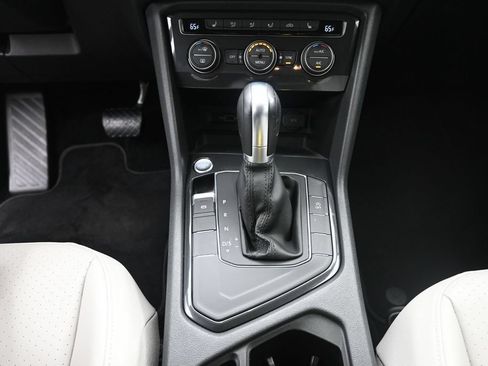 Used 2018 Volkswagen Tiguan SE FWD image 13