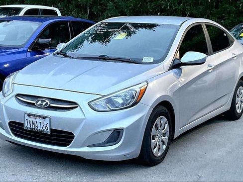Used 2017 Hyundai Accent SE FWD image 3
