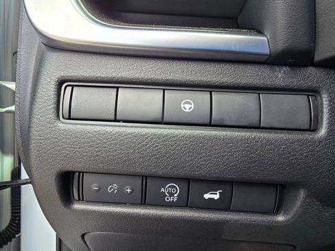 Used 2024 Nissan Rogue SV image 22