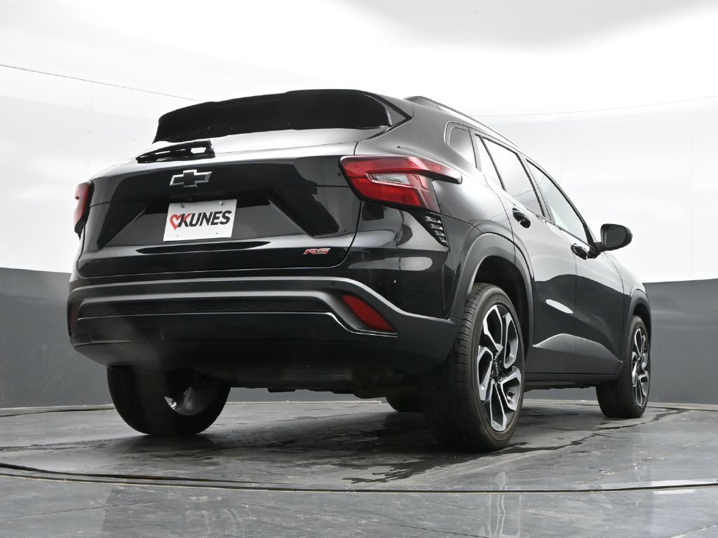 Used 2025 Chevrolet Trax RS w/ Sunroof Package FWD image 38
