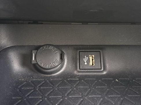 Used 2025 Toyota RAV4 XLE FWD image 22