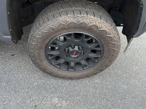 Certified 2025 Toyota Tacoma SR5 AWD/4WD image 38