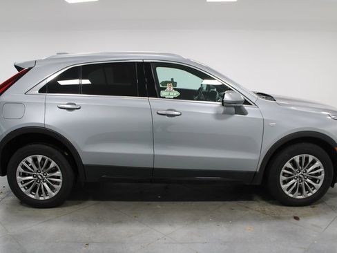 Used 2024 Cadillac XT4 Premium Luxury image 10