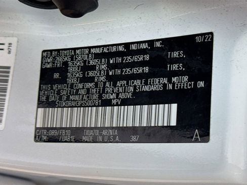 Certified 2023 Toyota Highlander L image 31