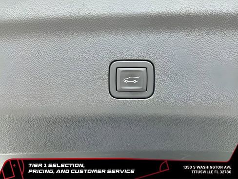 Used 2024 GMC Yukon XL Denali RWD image 13
