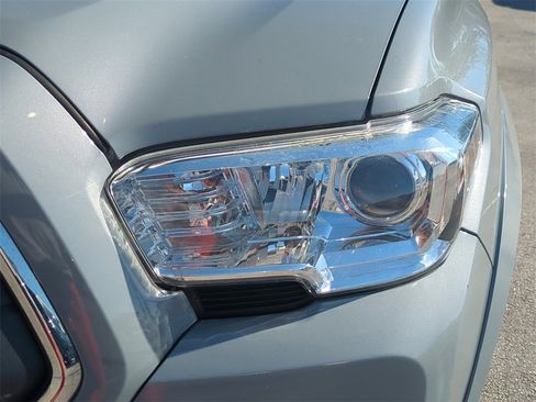 Used 2021 Toyota Tacoma SR image 11