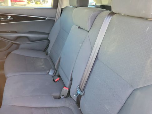 Used 2020 Kia Sorento LX w/ LX I4 Convenience Package image 7