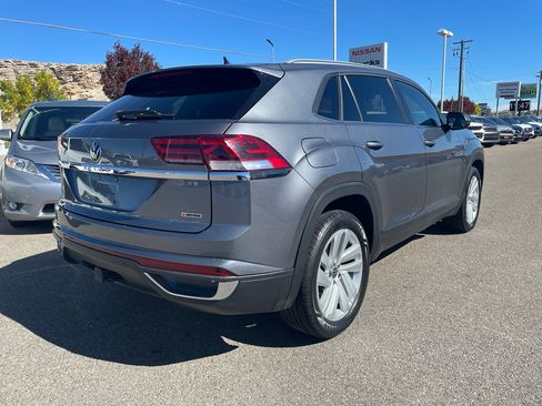 Used 2022 Volkswagen Atlas Cross Sport SE image 8
