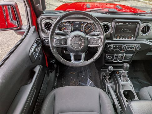 Used 2022 Jeep Gladiator Overland w/ Cold Weather Group AWD/4WD image 17