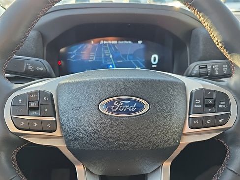 Used 2025 Ford Explorer Active w/ Active Comfort Package image 21