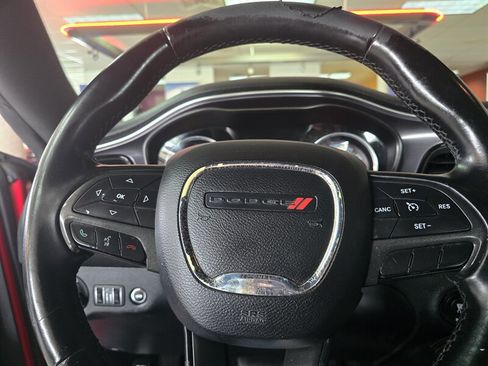 Used 2015 Dodge Challenger SXT RWD image 10