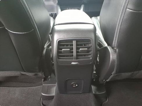 Used 2022 Ford Escape Titanium AWD/4WD image 32