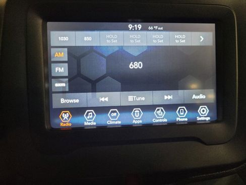 Used 2020 Jeep Renegade Altitude image 25