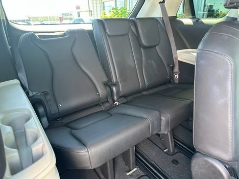 Used 2023 Kia Carnival EX FWD image 14