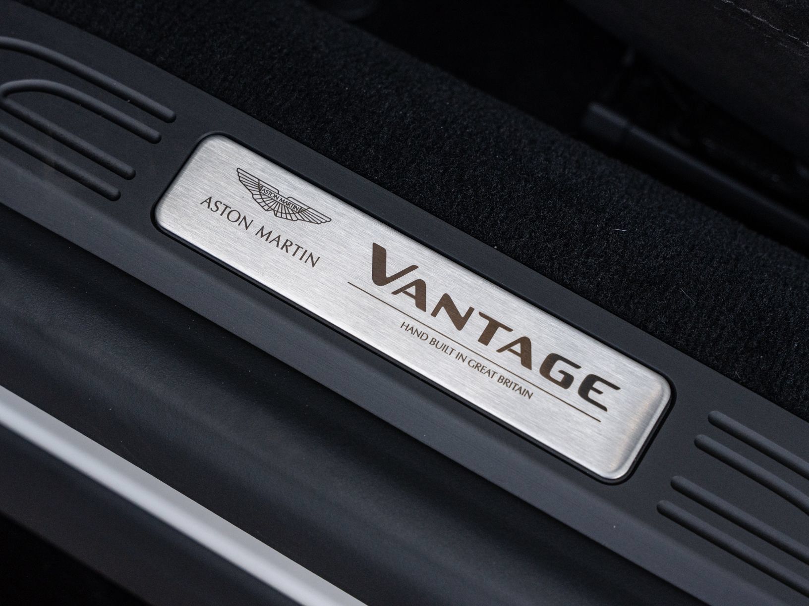Used 2023 Aston Martin V8 Vantage Roadster RWD image 29