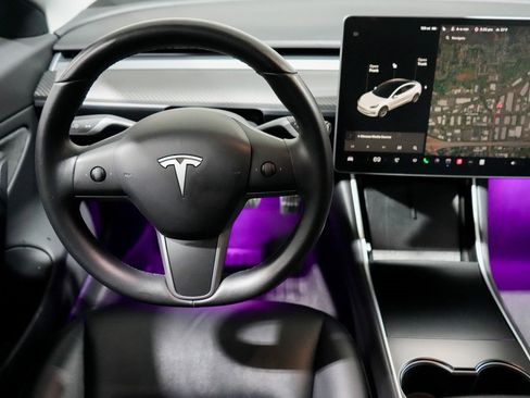 Used 2018 Tesla Model 3 Long Range image 13