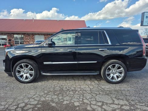 Used 2018 Cadillac Escalade Luxury AWD/4WD image 3